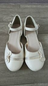 Bílé střevíčky vel. 32