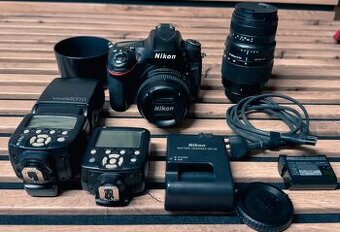 Sada Nikon D600 se 2 objektivy a příslušenstvím.