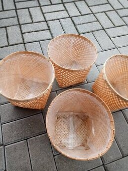 Pletené košíky jako květináče