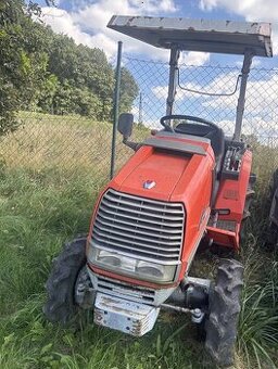 TRAKTOR KUBOTA se stříškou
