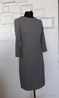 Šedé pouzdrové byznys šaty