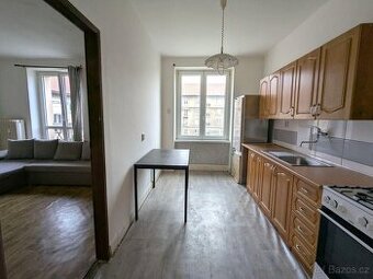 Pronájem bytu 1+1 s balkonem v ulici tř. Budovatelů 2378/30 