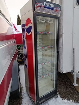 Prosklená lednice Pepsi