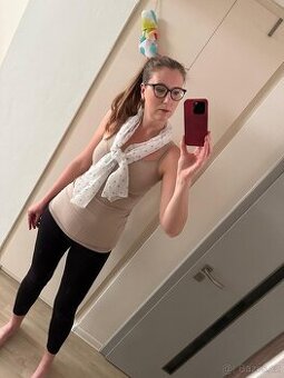 Bílý ozdobný šátek s šedým puntíkem - 1