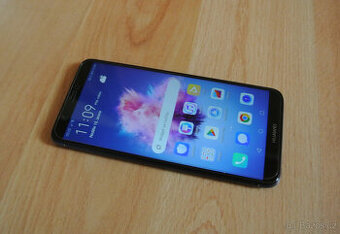 Huawei P Smart v nádherném stavu se spoustu doplňků