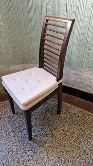 2x dřevěná židle s látkovým sedákem