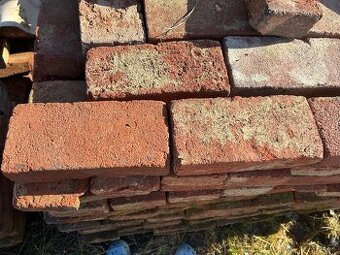 Hliněná pálená cihla zvonilka