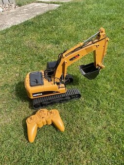 RC pásový bagr s kovovou lžící