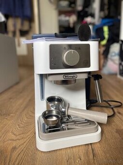 DeLonghi Stilosa EC 260 W – pákový kávovar, jako nový