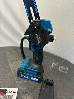 Aku mini řetězová pila (1082)