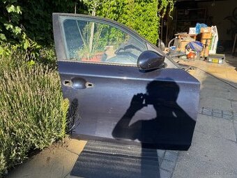 BMW E87 přední levé dveře řidiče se zrcátkem tmavě modrá