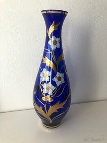 Modrá zdobená skleněná váza, vázička