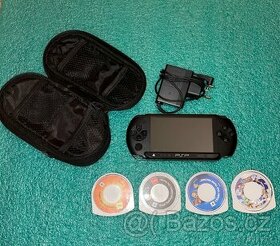 Sony PSP 1004 + 4 hry + příslušenství + nová baterie