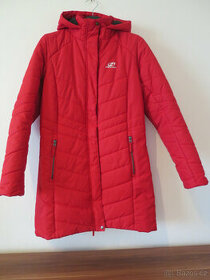 Dámský červený kabát s kapucí zn. Hannah