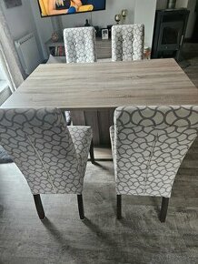 Jídelní stůl + 4 židle
