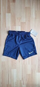 NOVÉ sportovní kraťasy NIKE dětské S - 1