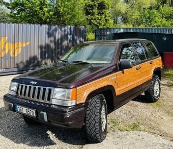 Jeep Wagoneer V8