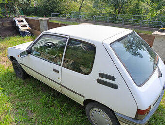 Peugeot 205