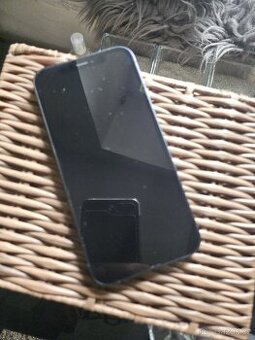 Apple iphone 12 64gb baterie 78% praskle zada