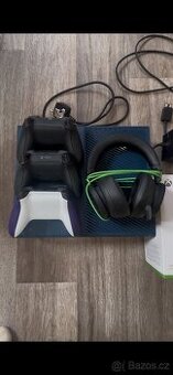 Xbox One Forza Edition + 3 ovladače + sluchátka – top stav