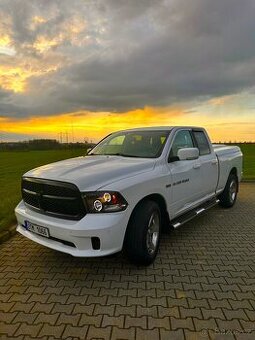 Dodge ram 1500 5,7 V8 hemi 4x4 LPG