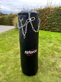 Boxovací pytel s ramenem na zeď