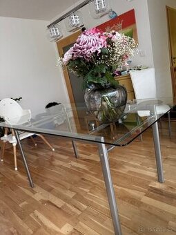 Prodám jídelní stůl 16090