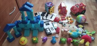 Krabice plná hraček