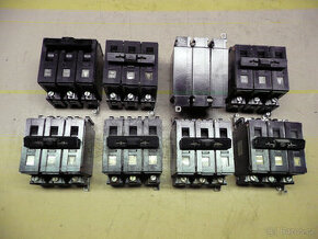 Černé třífázové jističe OEZ