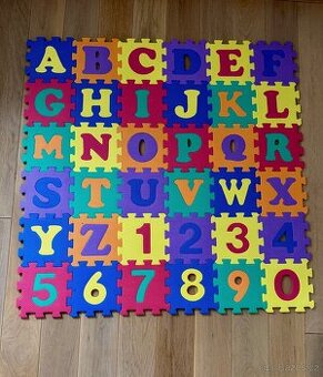 Dětské pěnové puzzle s písmeny a čísly