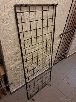 Mřiž na okno za odvoz