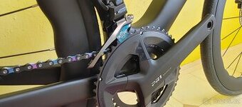 silniční karbonové kolo s elektronickým řazením