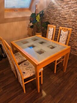 Jídelní stůl rozkládací a 4 židle - pěkný stav