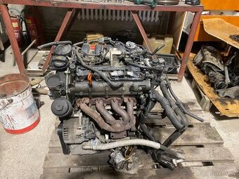 AUDI, ŠKODA, VW 1.6FSI 85KW BLF - KOMPLETNÍ MOTOR 180 000KM