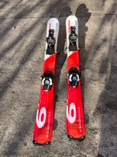 Sjezdové krátké lyže - velmi dobrý stav