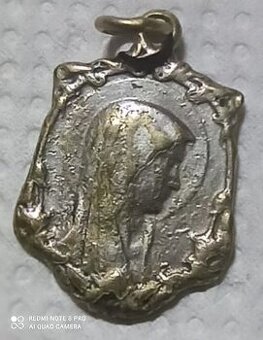 Starožitný secesní francouzský přívěšek