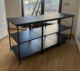 KUCHYŇSKÝ OSTRŮVEK – police