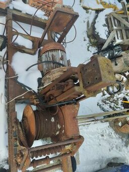 Prodám stavební vrátek, naviják. - 1