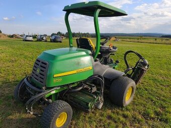 John Deere 8700 vřetenová sekačka