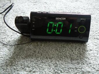 RADIOBUDÍK SENCOR SRC 330-TÉMĚŘ NEPOUŽÍVANÝ, PROMÍTÁ ČAS N