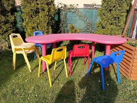 Dětský venkovní stůl se židlemi