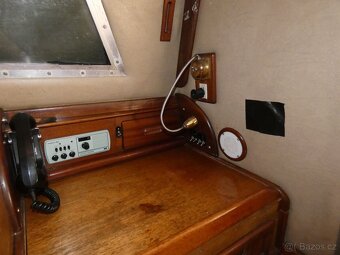 Loď / plachetnice na moře / inboard autopilot zateplená týk