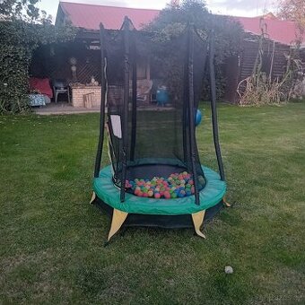 trampolina