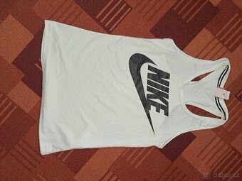 Tilko nike