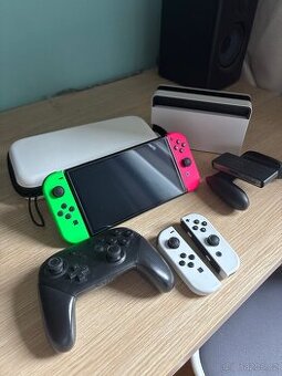 Nintendo switch OLED + 4x Joy-con, Ovladač PRO, pouzdro