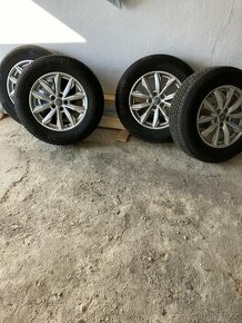ALU kola se zimní pneu 235/65 R17.