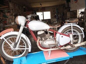 Jawa pérák 250
