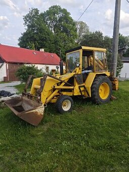 Traktor bagr JD 410