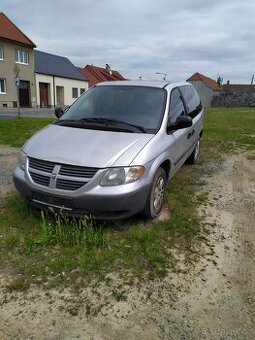 Dodge Caravan 2.4l, r.v.: 2006 - pojízdně bez STK