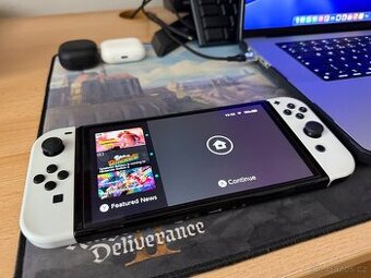 Nintendo Switch OLED + příslušenství + kolekce 13 her